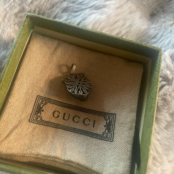 Gucci Silver Tiger Head Pendant - Picture 5 of 6
